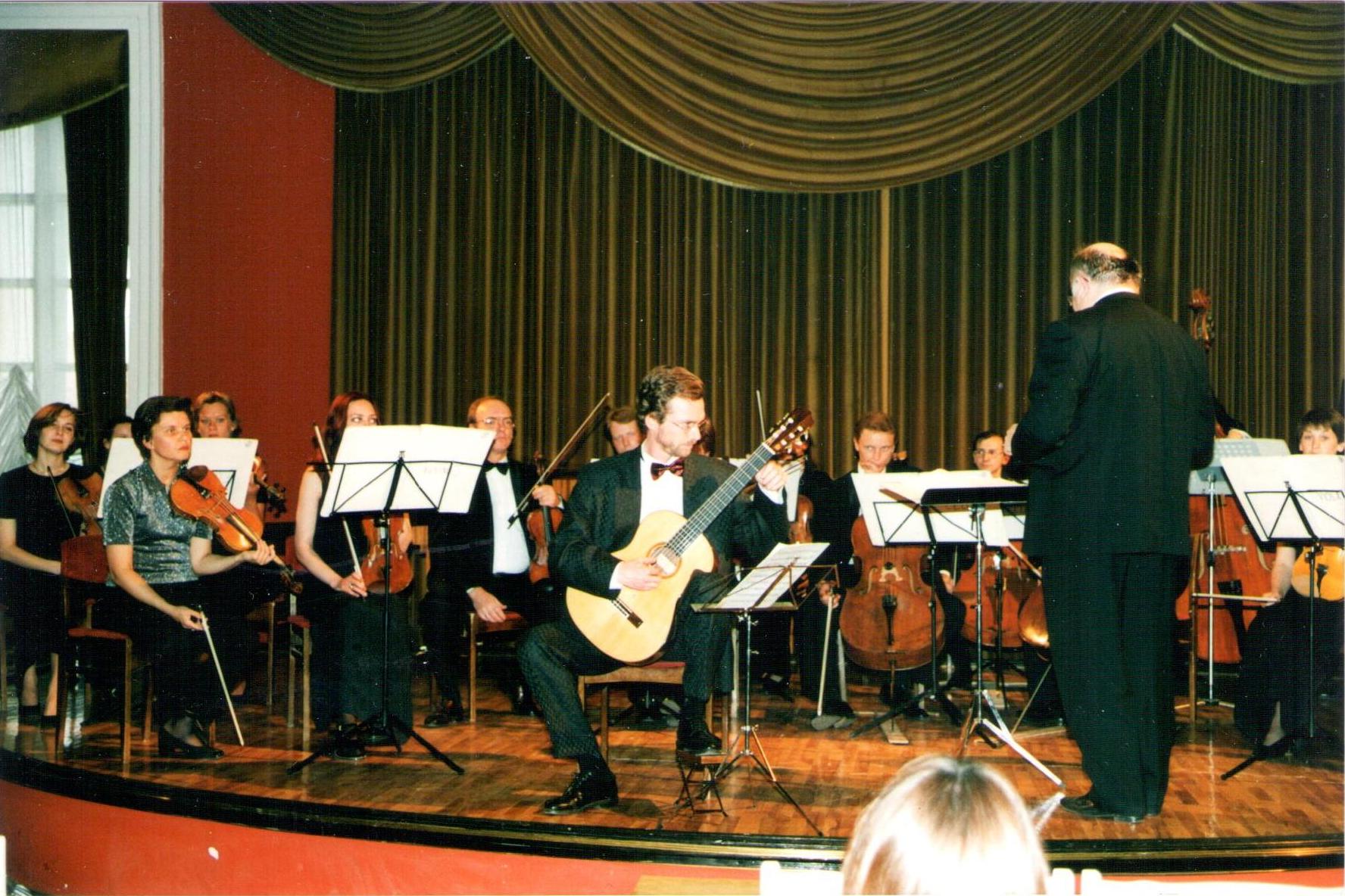 2000 m. • koncertas su Šv. Kristoforo kameriniu orkestru Vilniuje koncertas su Švento Kristoforo kameriniu orkestru 2000 metais